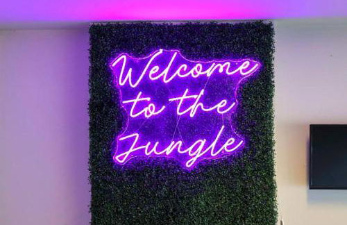 WeHo Nashville Home, Geodis Park, Mini-Golf, Arcade, 10min to Downtown! Sleeps 10! - Foto 34