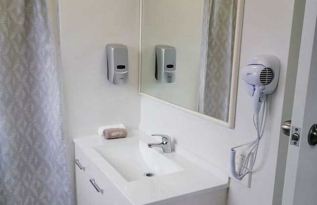 Stanley Apartments - Photo 19