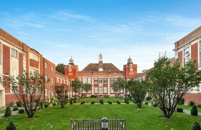 Chic Victorian Flat in Private Estate - Mile End! - Foto 25