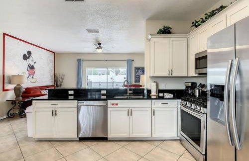 H504E Single Level POOL Home Themed Room by Disney - Foto 20