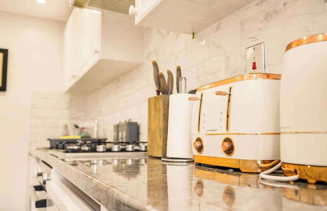 London - Flat - Garden Access - Sleeps 3 - Parking - Photo 9