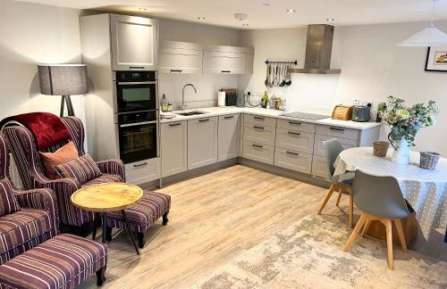 Sleeps 2 - Garden & Hot Tub Option - Photo 2