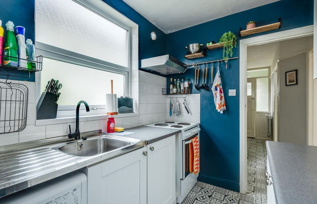 Cheerfull 3-bedroom Home With Parking Garden - Foto 11