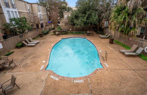 Towne Plaza Apartments #114 in the Galleria Area - Foto 2