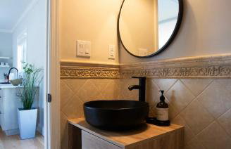 Lakeview Villa with Private Hot Tub, Firepit & Breathtaking Cliff Views - Foto 10