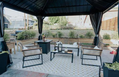 The Charlotte House With Soaking Tub, Arcade Game, Firepit - Foto 3