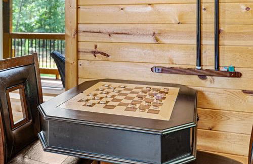 Romantic Cabin w Rain Shower & Spa Tub - Photo 13