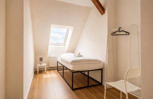 Large Group Apartment with 2 Bathrooms & Single Beds - Foto 60