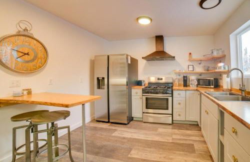 Walk to Kenai River Forested Fishermans Cabin! - Foto 9