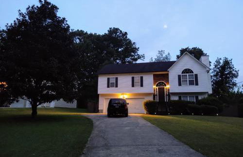 Lovely 5 Bedrooms, 3 Full Baths Home Near Parks! - Foto 40