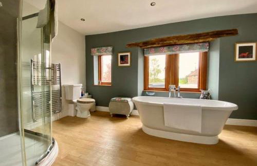 Elegant & spacious farmhouse with wonderful views - Foto 11