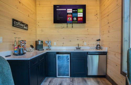 Luxury 12-Bedroom Cabin with Indoor Pool, Hot tub & Movie Theater, Sleeps 36 - Foto 38