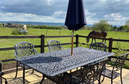 Rew Farm Country & Equestrian Accommodation - Sunrise Lodge - Foto 13