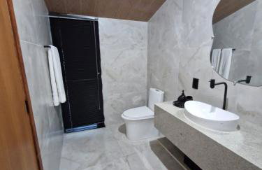 Chalé da Cachoeira - Cachoeira particular dentro da hospedagem - Foto 48