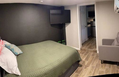 New Midtown Studio with Full Kitchen (Unit C) - Foto 20