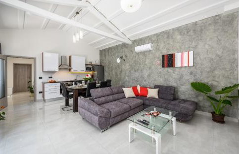 Villa Desapemani with heated pool - Photo 14