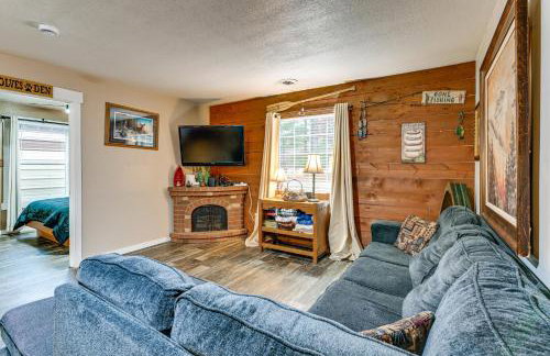 1 Mi to Lake Arbutus Pet-Friendly Home, Fire Pit - Foto 1