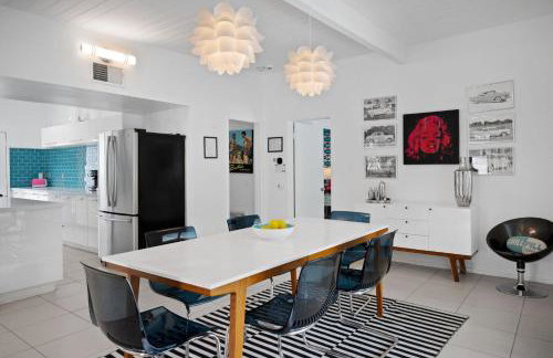 The Pink Lights Private Pool Club by Navigate Stays - Foto 13