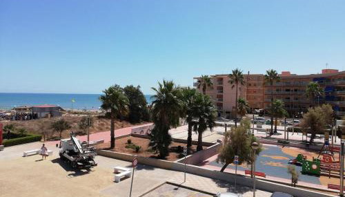 Primer piso de 2 habitaciones en unifamiliar frente al mar - Foto 2