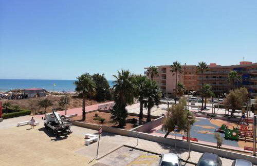 Primer piso de 2 habitaciones en unifamiliar frente al mar - Photo 2