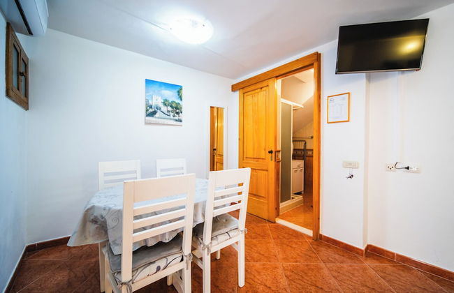 M & J Central Suites - Photo 37