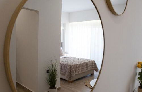 Rafina's PARADISE VIEW!!Walking access to the Port!!! Amazing Seaview!!!Steps from the Beach, 2 min walk!!WIFI 300Mbps! The Lux Seaside Retreat! - Foto 51