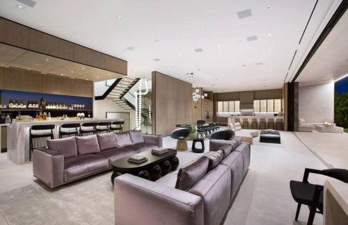 Ultra-Luxurious BH Estate with Pool, Theatre, Views - Foto 21