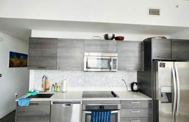 Art-filled Loft 180 Views, Rooftop Pool, Parking - Foto 30