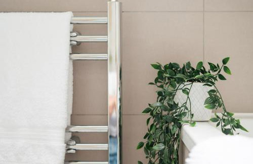 Contemporary 2 Bed Loft Honor Oak, London Apt - Photo 3