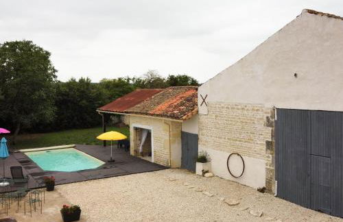 Holiday Home in Loubigne With Pool & Terrace - Foto 13