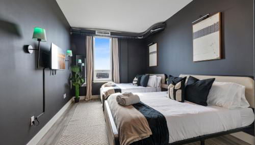 2BR 2BA, King bd, Gym, Free Parking, 8min to Train - Foto 5