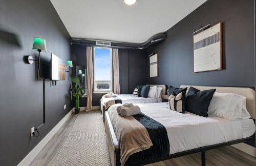 2BR 2BA, King bd, Gym, Free Parking, 8min to Train - Foto 5