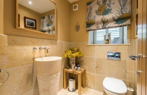 The Old Millhouse - Luxury Retreat with Sauna, Cold Plunge, Yoga & Swim SPA - Photo 34