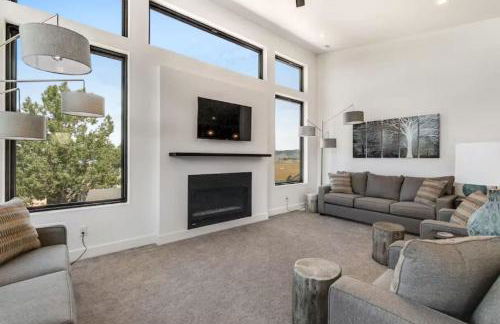 New Ultra-Modern Home Overlooking the Lake - Foto 23