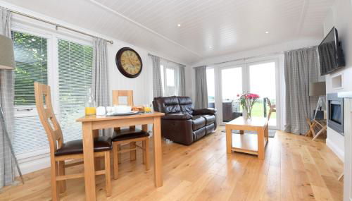 Super King Lodge-Sleeps 2-HotTub-Sea View - Foto 5