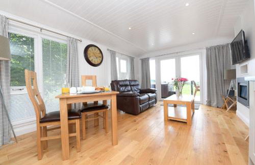 Super King Lodge-Sleeps 2-HotTub-Sea View - Foto 5