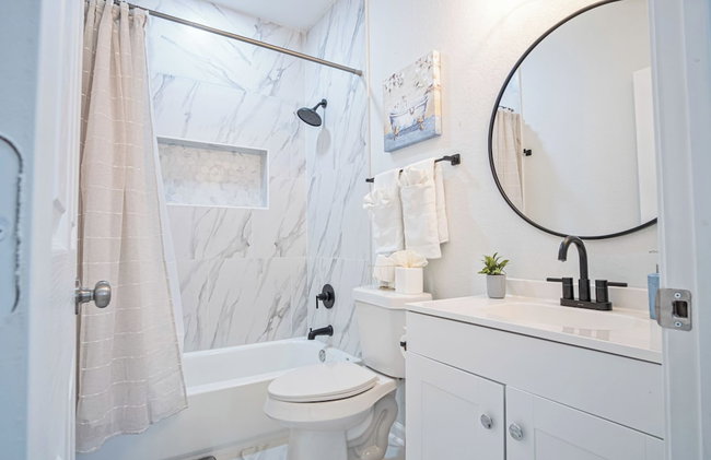 Perfect Spot to Relax 4br/3ba Near Dtown Hemisfair - Foto 45