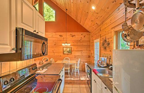 Rustic Andrews Cabin Rental with Deck and Fire Pit! - Foto 11