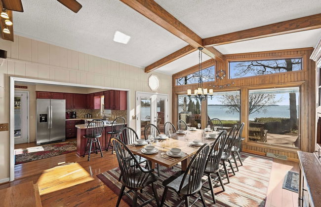 Bear Creek Lodge by Avantstay Lakefront + Dock - Photo 36