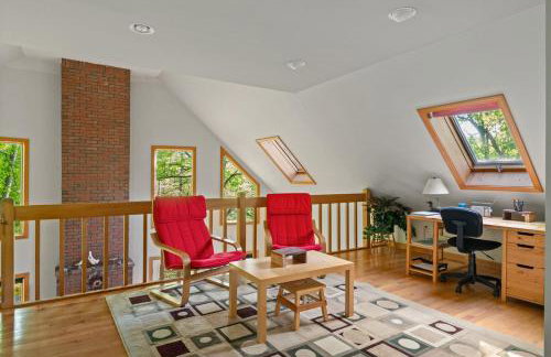 The Tipsy Moose, Ayuh Lakeside Lodge - Photo 35