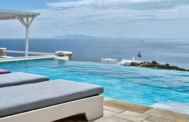 Stunning Villa With Panoramic View - Photo 21