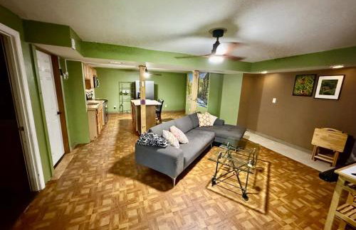 Comfortable one bedroom basement apartment in the woods - Foto 13