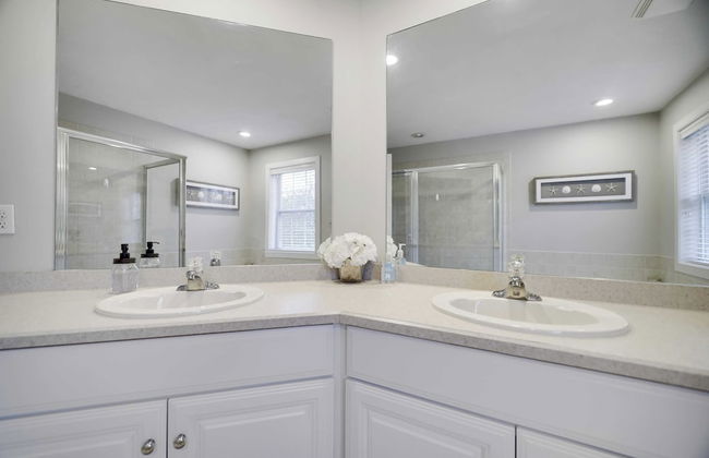 The Nest at Pinecrest by Avantstay Spacious Deck, Game Room, Fire Pit - Foto 30