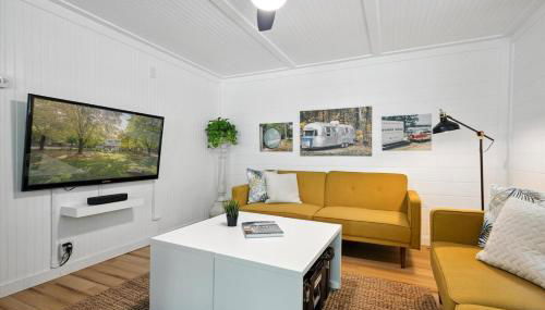 Sister Lakes Lakeside House - Sleeps 16 - Foto 4