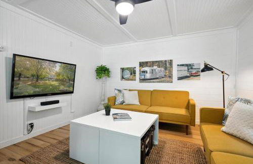 Sister Lakes Lakeside House - Sleeps 16 - Foto 4