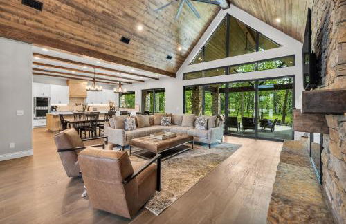 Game Room and Hot Tub! Lakefront Monkey Island Haven - Foto 7