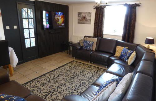 The Shakespeare Lodge - Sleeps up to 12 - 2 HOT TUBS - Foto 6