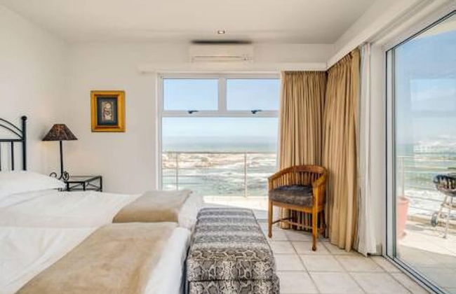 Immaculate Penthouse w Views Splash Pool CBT Penthouse - Photo 20