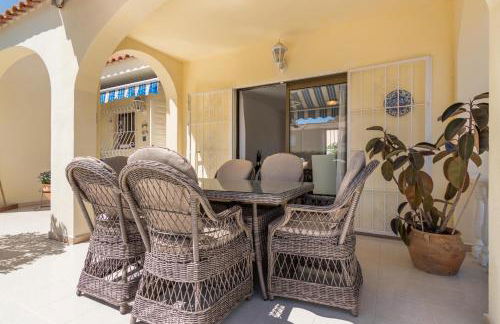 Charming one-floor villa with private pool in Los Balcones - Foto 4