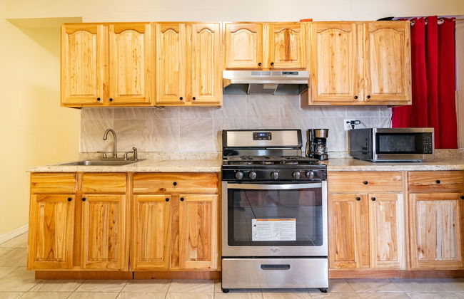 Furnished Empire Blvd Guest House - Photo 41